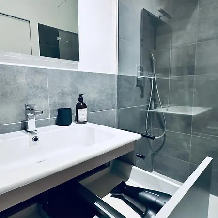Design 15 Min To Duomo Apartment *